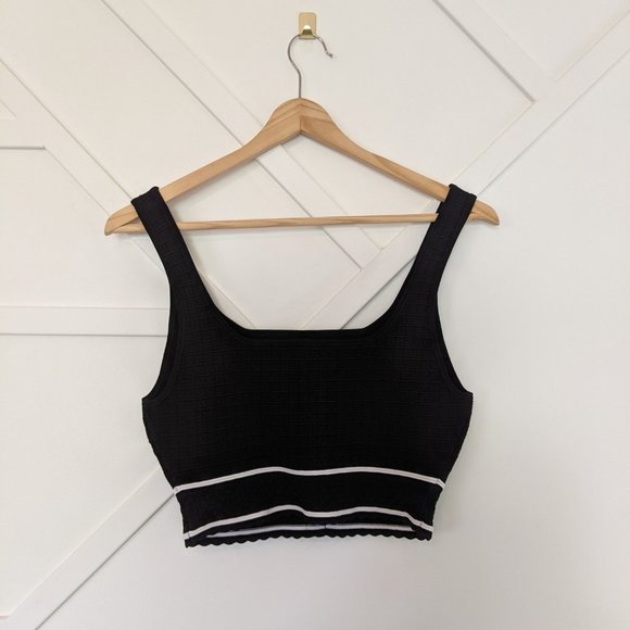 Aritzia Babaton sculpt knit button cropped SOLD - Picture 6 of 8